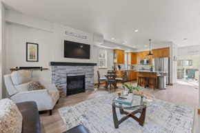 New! Silverpine Getaway - downtown McCall - walk to lake - garage - 1 pet ok Mccall